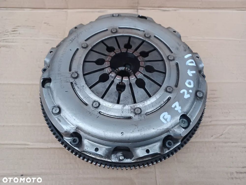 KOŁO DWUMASOWE SPRZĘGŁO VW PASSAT B7 2.0 TDI - 1