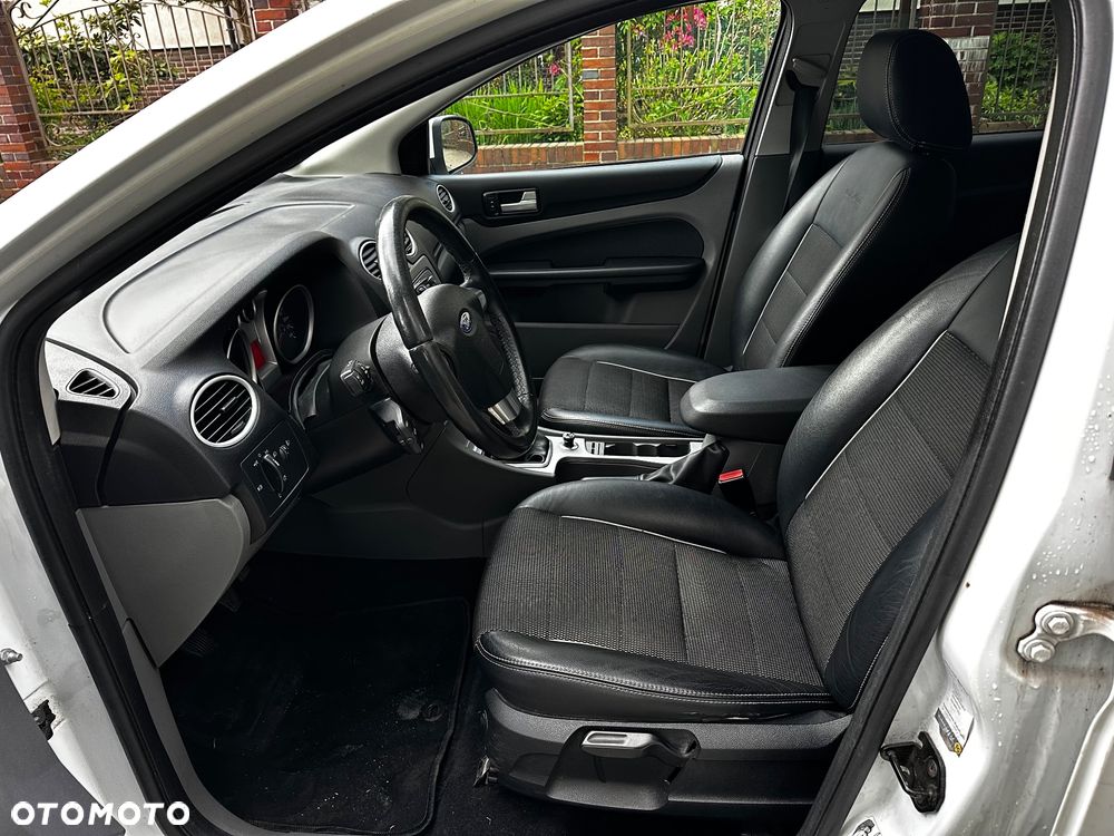Ford Focus 1.8 FF Trend - 16
