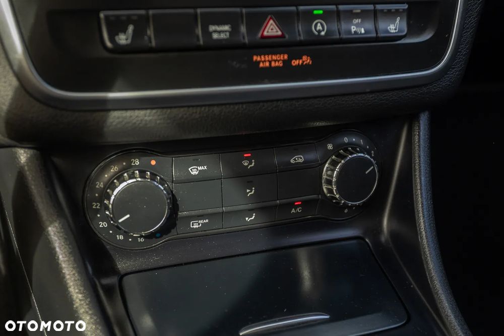 Mercedes-Benz CLA 180 7G-DCT - 33
