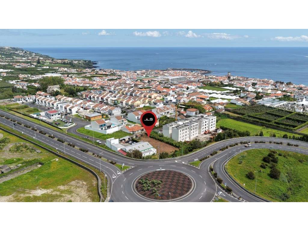 Oportunidade Única: Terreno com Elevado Potencial Construtivo no Ce... - Grande imagem: 4/14