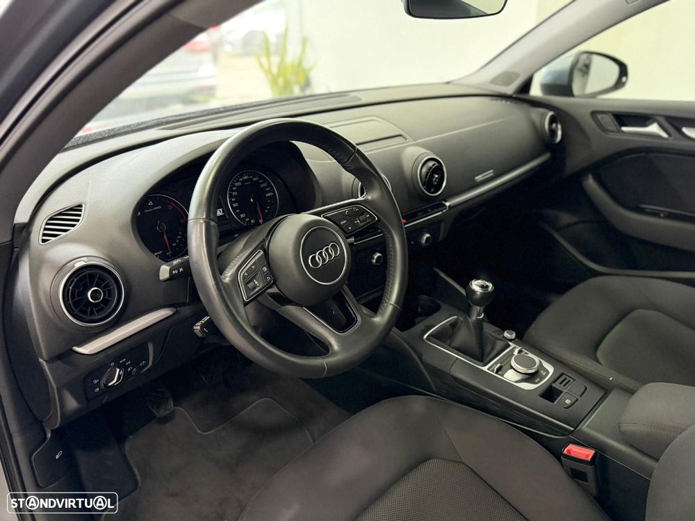 Audi A3 Limousine 30 TDI Design - 6