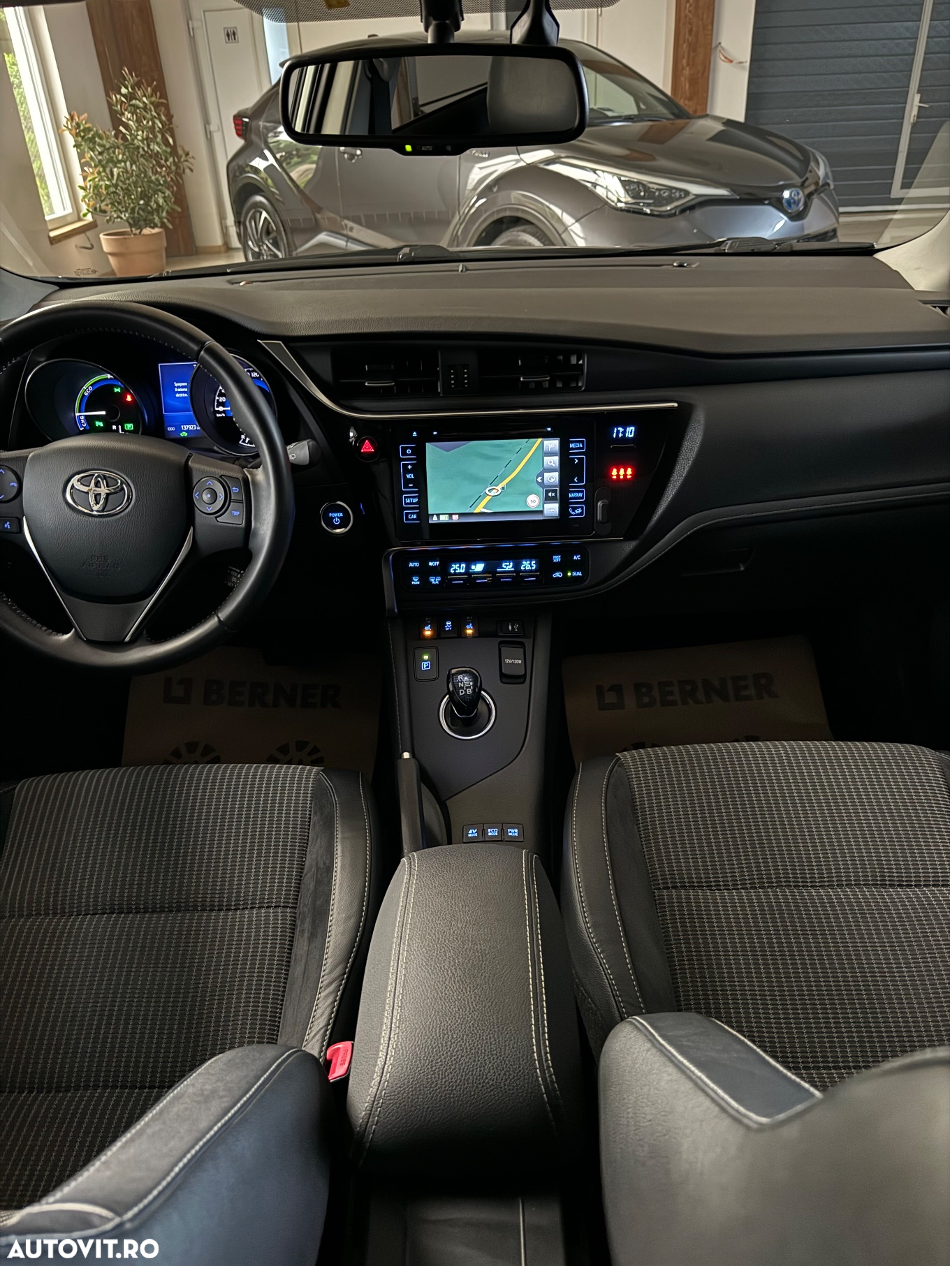 Toyota Auris 1.8 VVT-i Hybrid Automatik Touring Sports Edition-S - 8