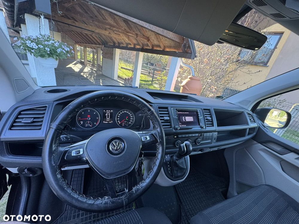 Volkswagen Caravelle - 9