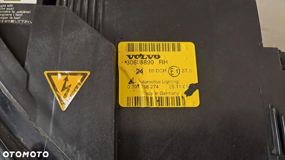 VOLVO S40 V50 04-07 LAMPA PRAWA PRZÓD XENON 30698890 EU - 7