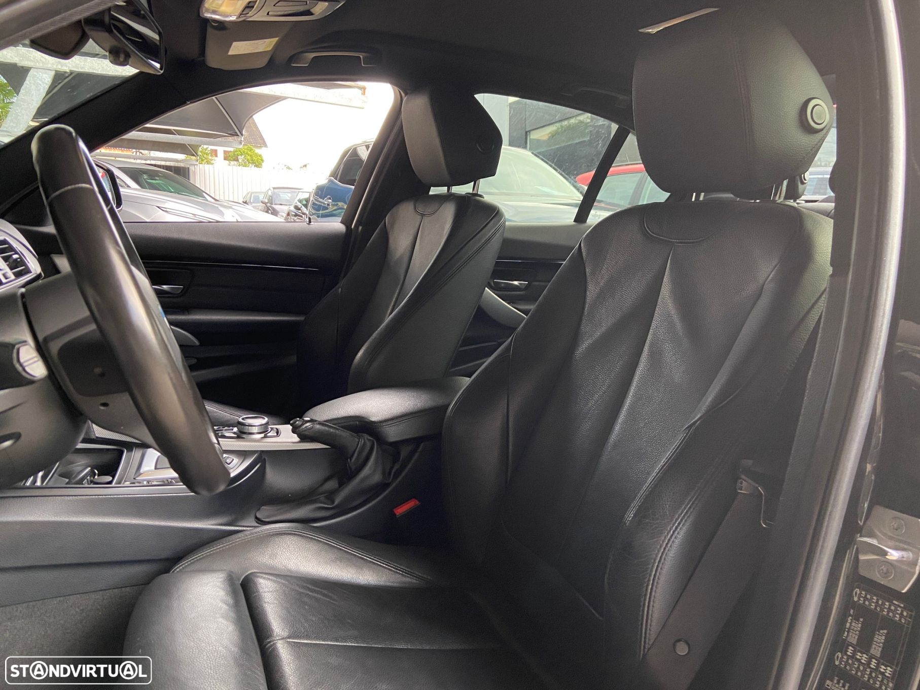 BMW 330 e iPerformance Pack M - 32