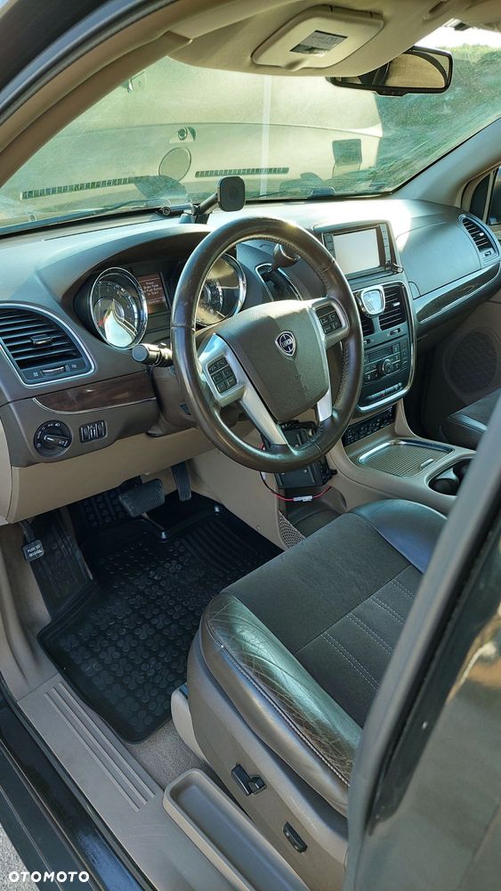 Lancia Voyager 3.6 Platinum - 10