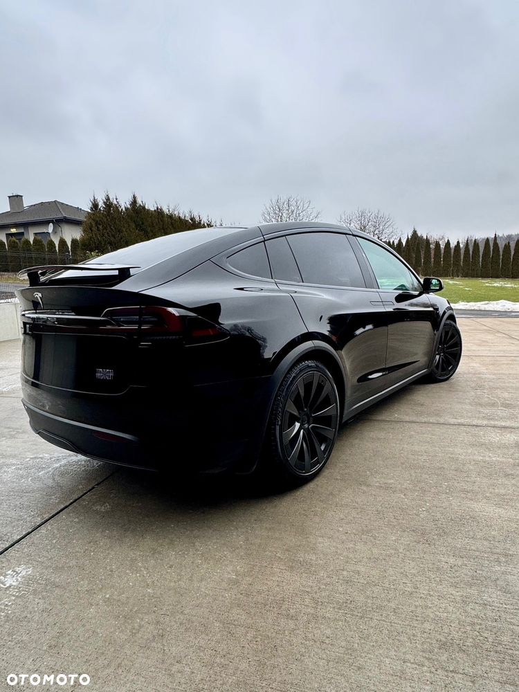 Tesla Model X - 9