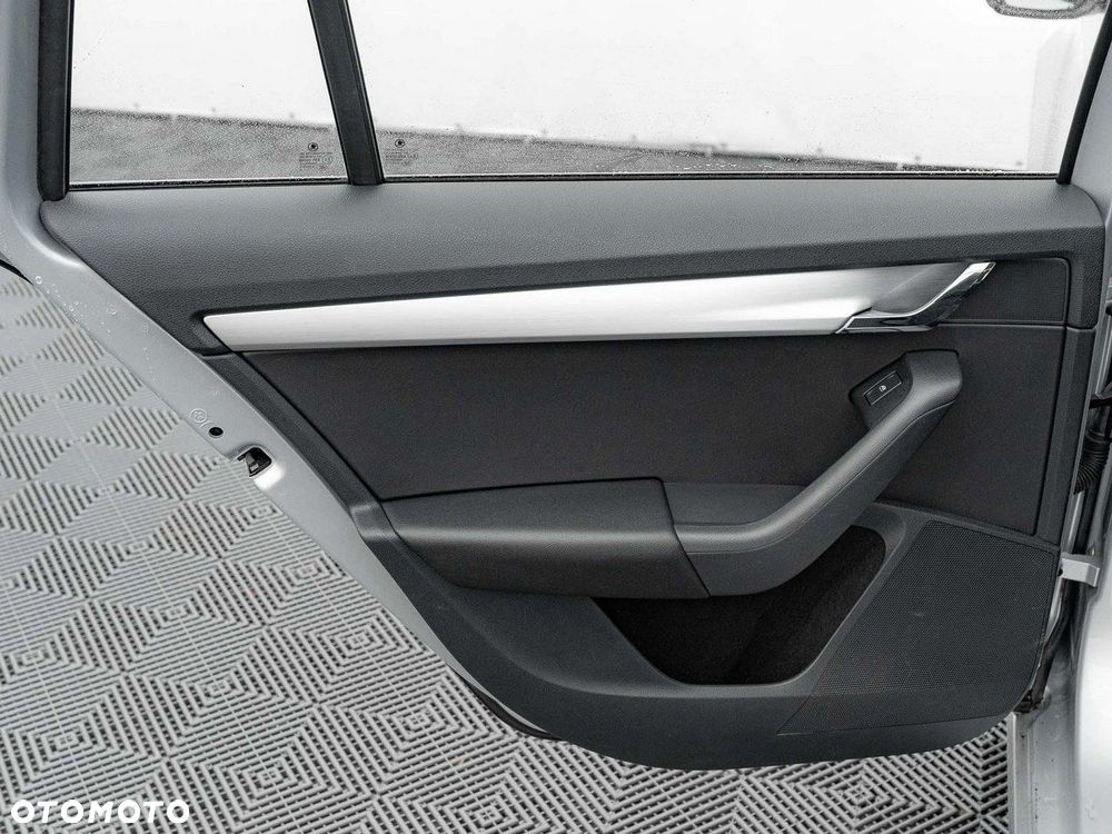 Skoda Octavia 2.0 TDI SCR Ambition DSG - 25