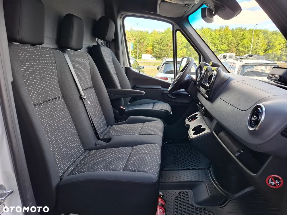 Mercedes-Benz Sprinter 319 CDI Podwozie 4325 mm - Kontener 8 EP z windą Dholandia - 26