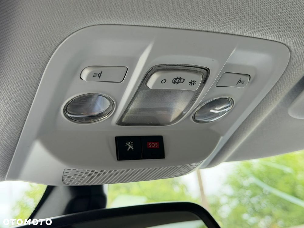 Peugeot 2008 1.2 PureTech Allure S&S - 22
