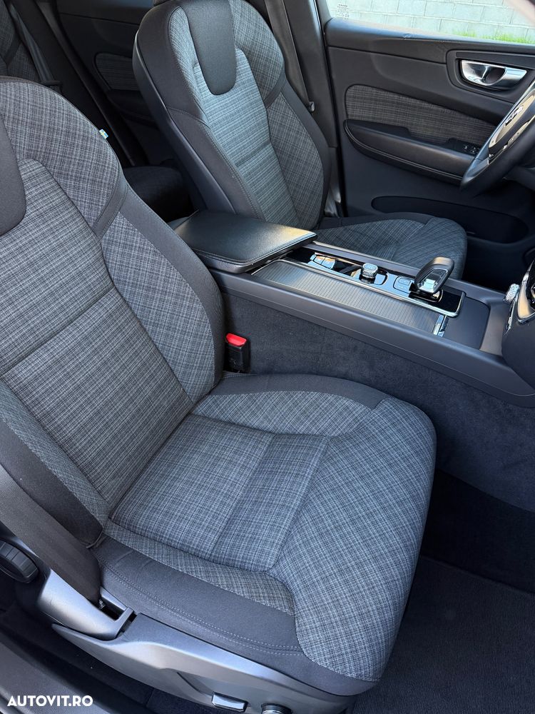 Volvo XC 60 B4 MHEV AWD Momentum Pro - 15