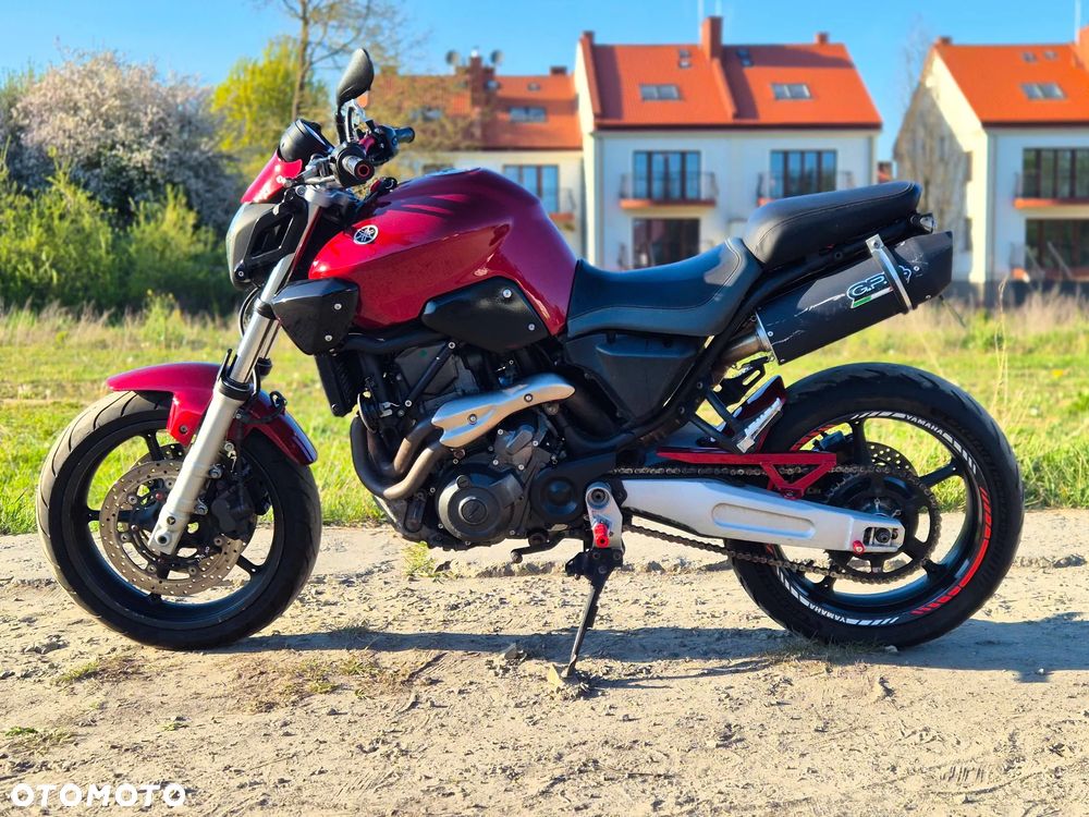 Yamaha MT - 8