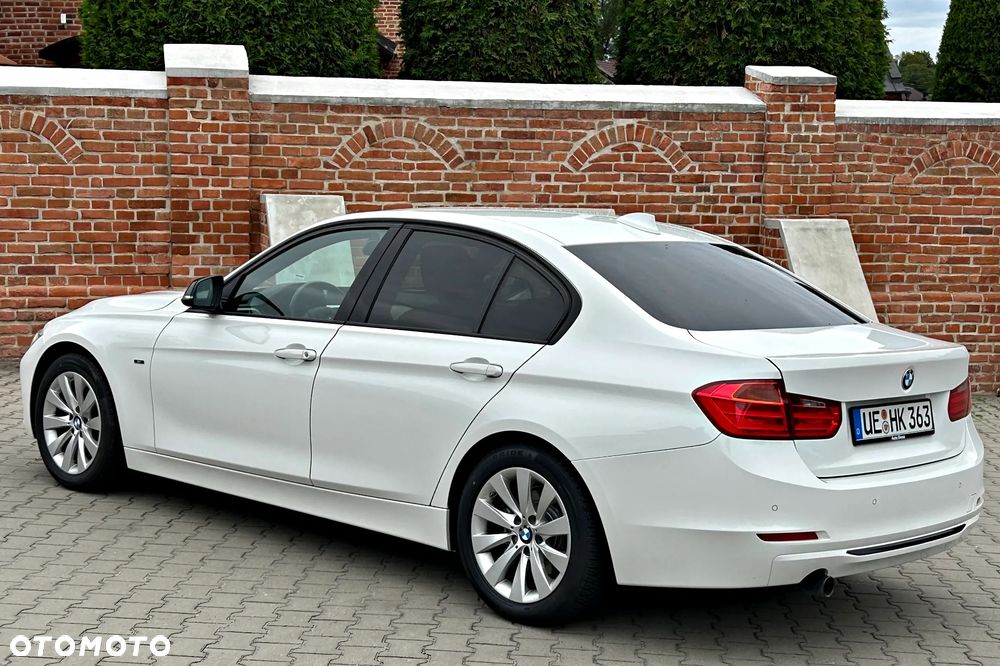 BMW Seria 3 320d Sport Line - 26