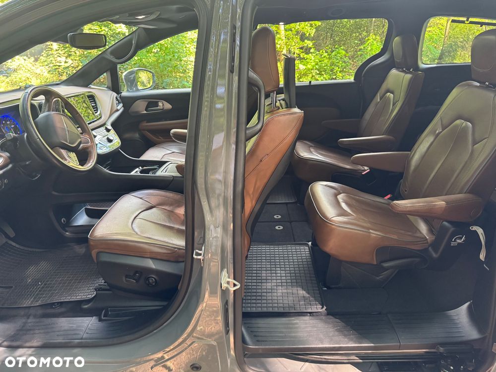 Chrysler Pacifica - 23