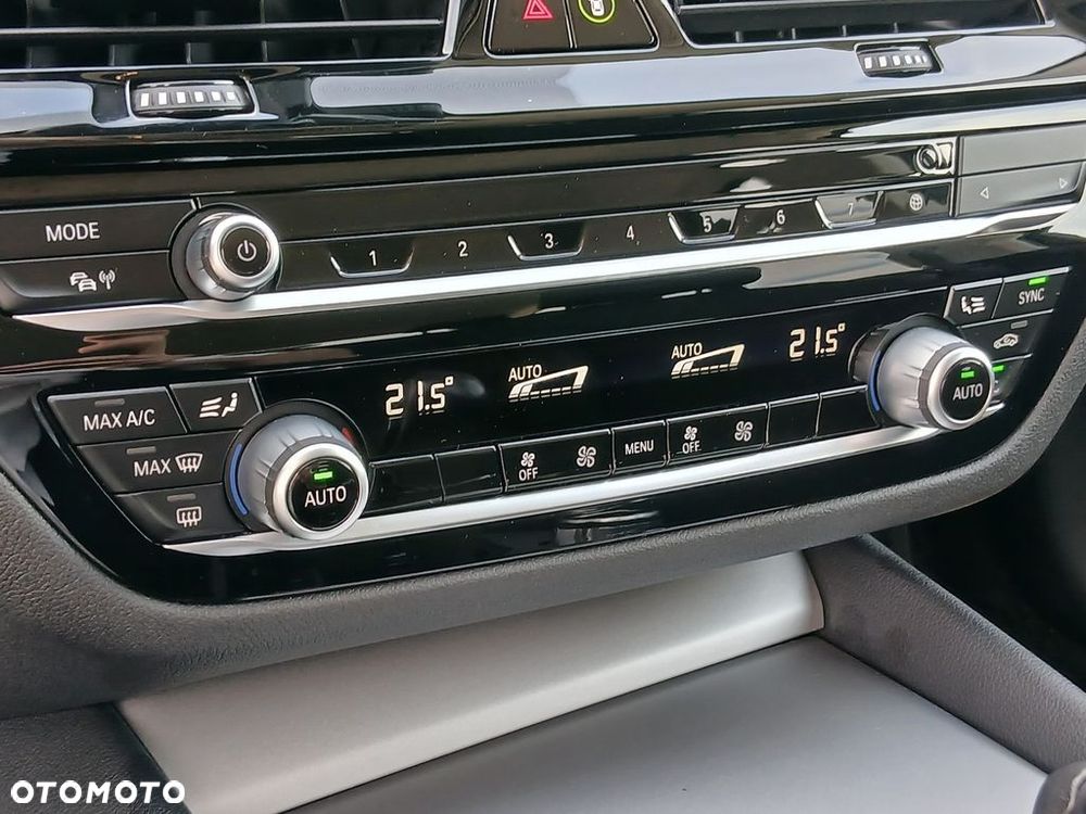 BMW Seria 5 518d - 23