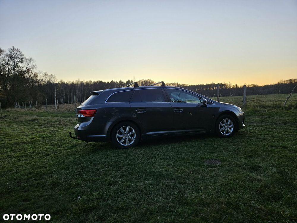 Toyota Avensis 2.0 D-4D Active - 11