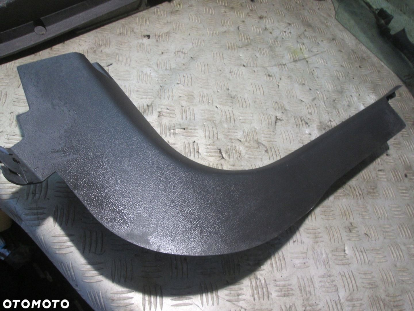 Obudowa osłona progu prawy przód plastik Opel Mokka A 9696 9550 - 1