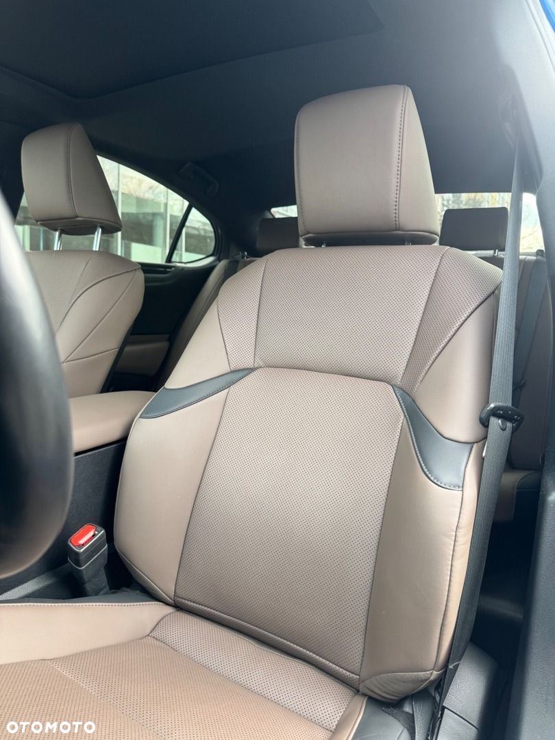 Lexus ES - 11