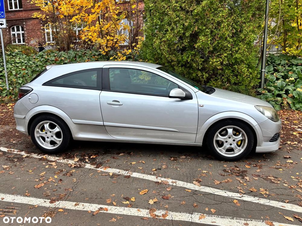 Opel Astra GTC 1.6 - 7