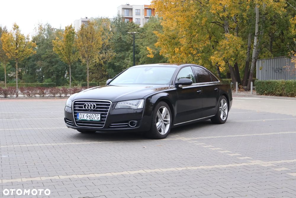 Audi A8 2012 photo 2