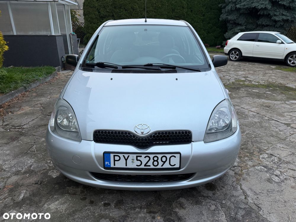 Toyota Yaris 2000 photo 2