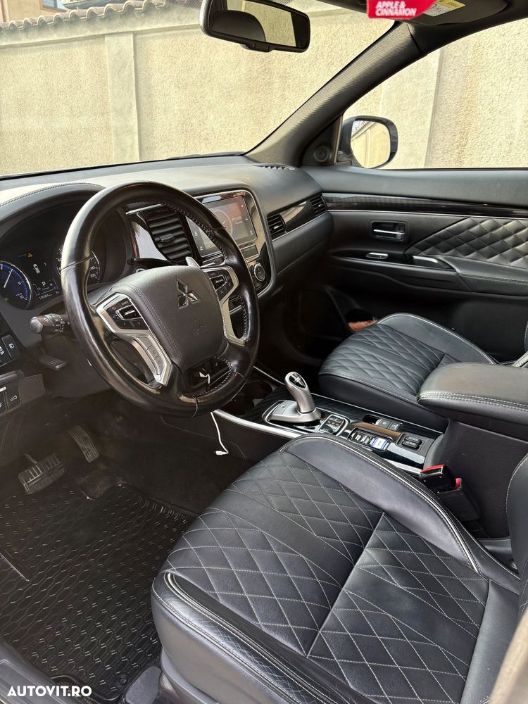 Mitsubishi Outlander PHEV 2.4 L 4X4 Instyle - 9