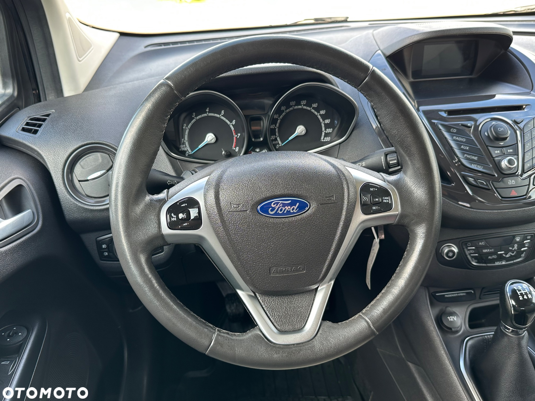 Ford Tourneo Courier 1.0 EcoBoost Titanium - 35