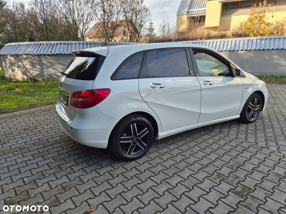 Mercedes-Benz Klasa B 180 7G-DCT Edition - 6