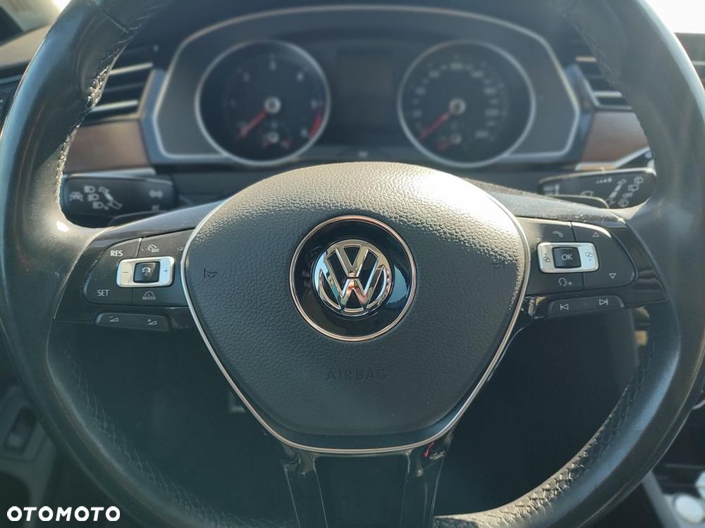 Volkswagen Passat 2.0 TDI SCR 4Motion DDG Highline - 17
