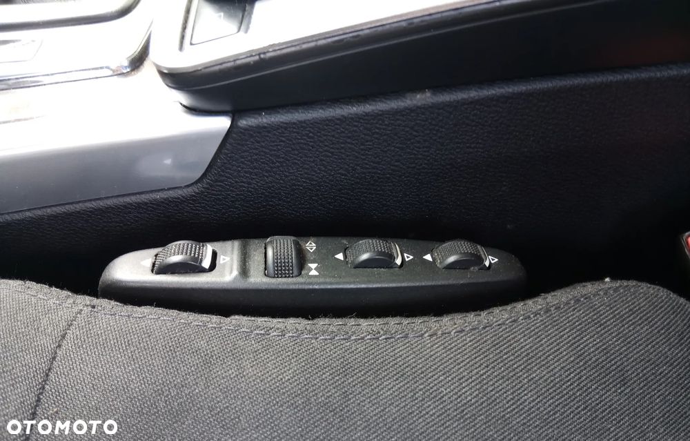 Mercedes-Benz Klasa E 220 CDI DPF BlueEFFICIENCY Automatik Elegance - 12