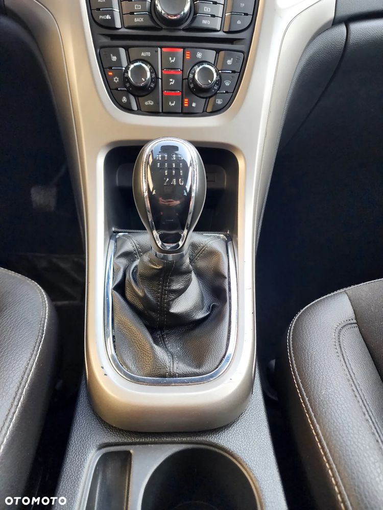 Opel Astra 1.4 Turbo 150 Jahre - 25