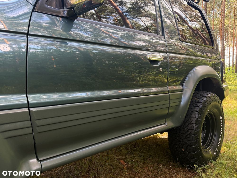 Mitsubishi Pajero - 12