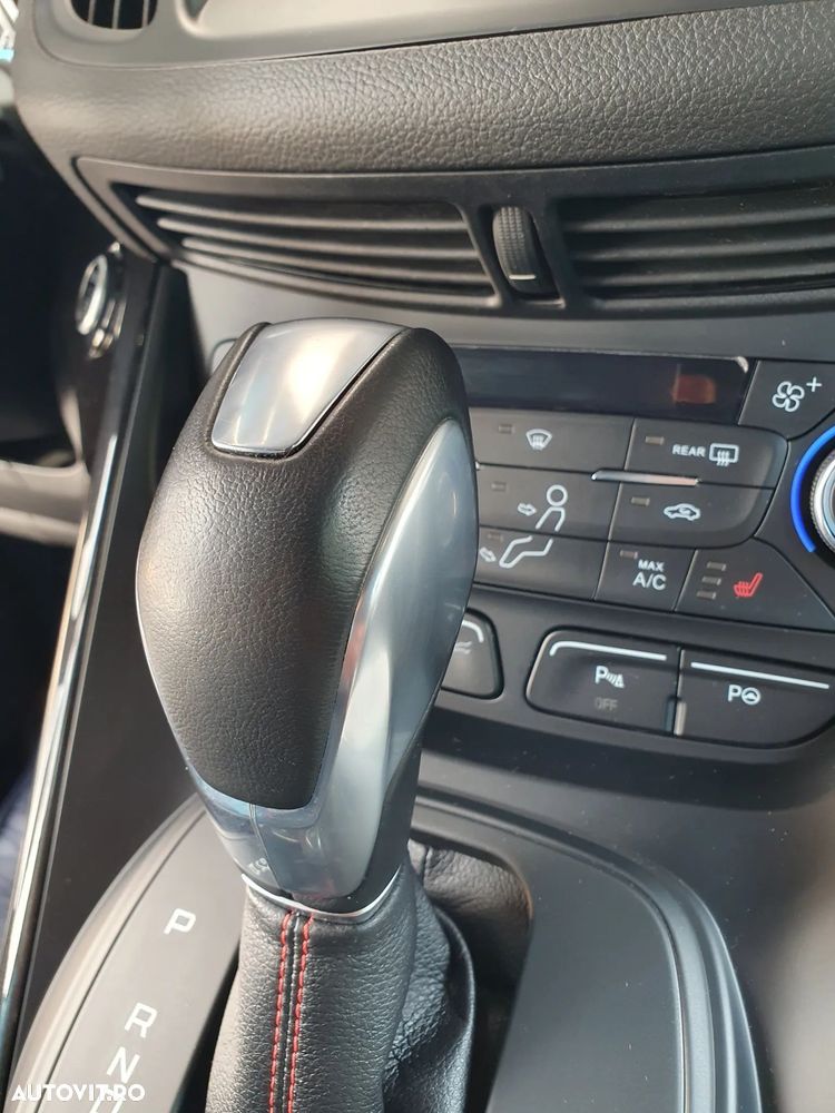 Ford Kuga 2.0 TDCi 4WD Powershift ST-Line - 37