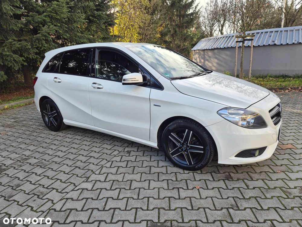 Mercedes-Benz Klasa B 180 7G-DCT Edition - 4