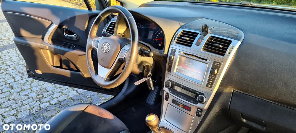 Toyota Avensis 1.8 Premium - 27