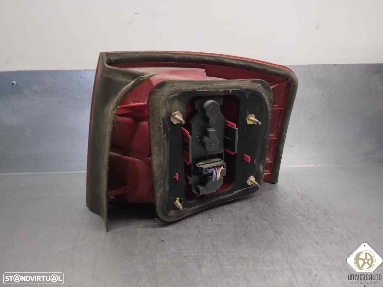 FAROLIM TRASEIRO ESQUERDO AUDI A6 AVANT 2002 - 1