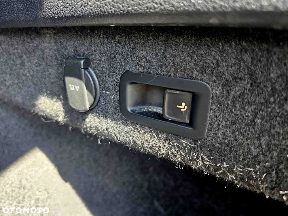 Volkswagen Passat Variant 2.0 TDI SCR 4Motion DSG Highline - 28