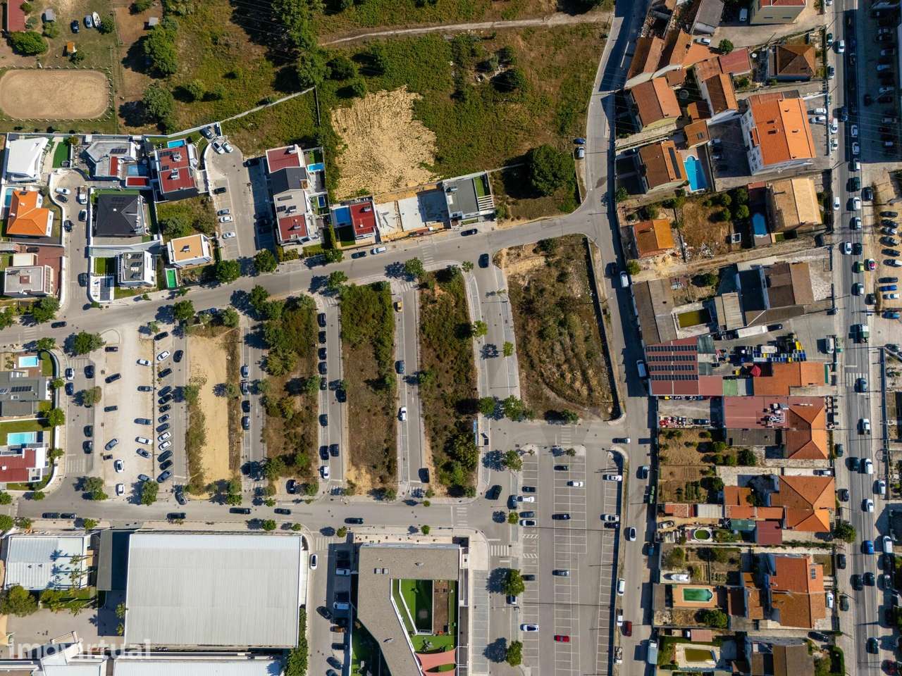 Terreno urbano em loteamento de luxo (ABC: 460m2), 4 fogos com 3 frent - Grande imagem: 5/19