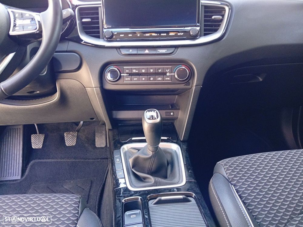 Kia Ceed 1.0 T-GDI Drive — fotografia 11