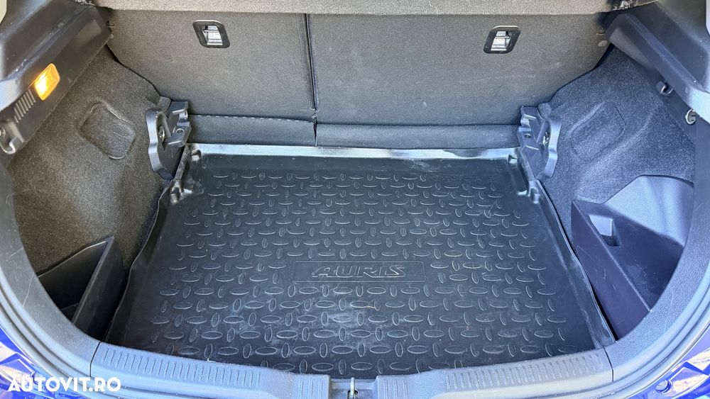 Toyota Auris 1.8 L VVT-i HSD Luna - 14