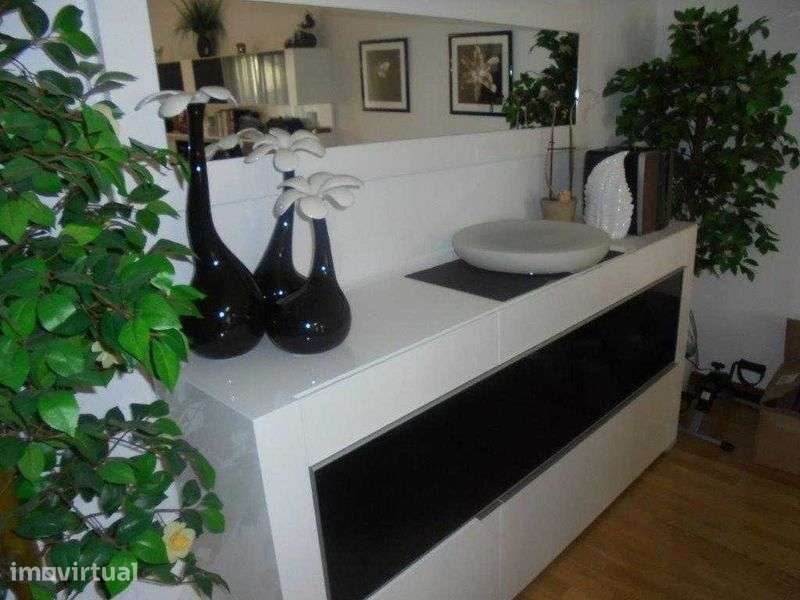 EXCELENTE APARTAMENTO T2 MOBILADO EM BENFICA - Grande imagem: 3/11