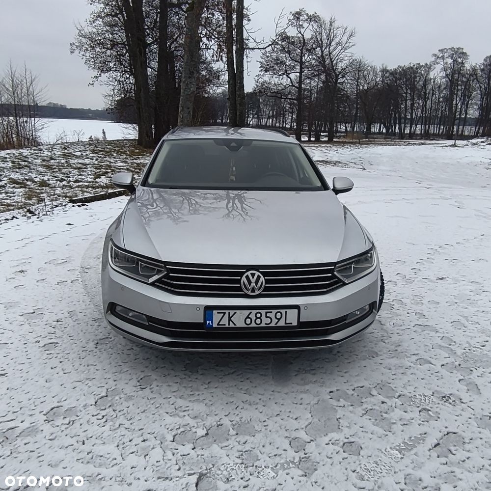 Volkswagen Passat - 1