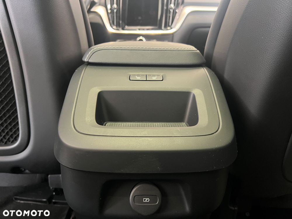 Volvo V60 B4 B Ultimate Dark - 29