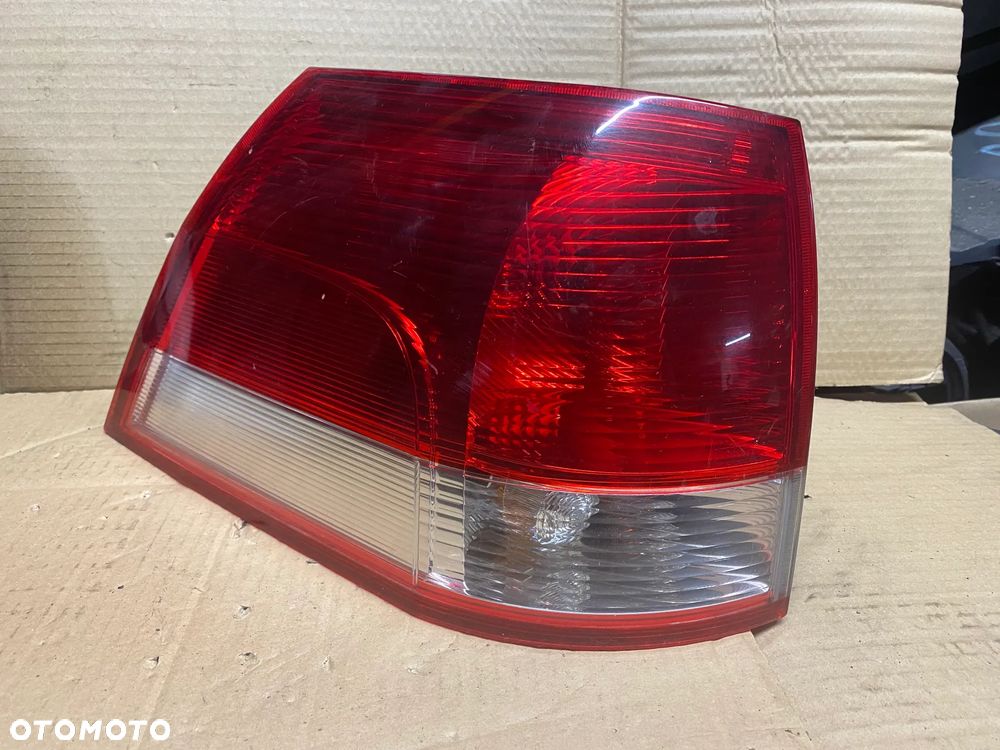 LAMPA TYLNA LEWA OPEL VECTRA C KOMBI  24469461 - 1
