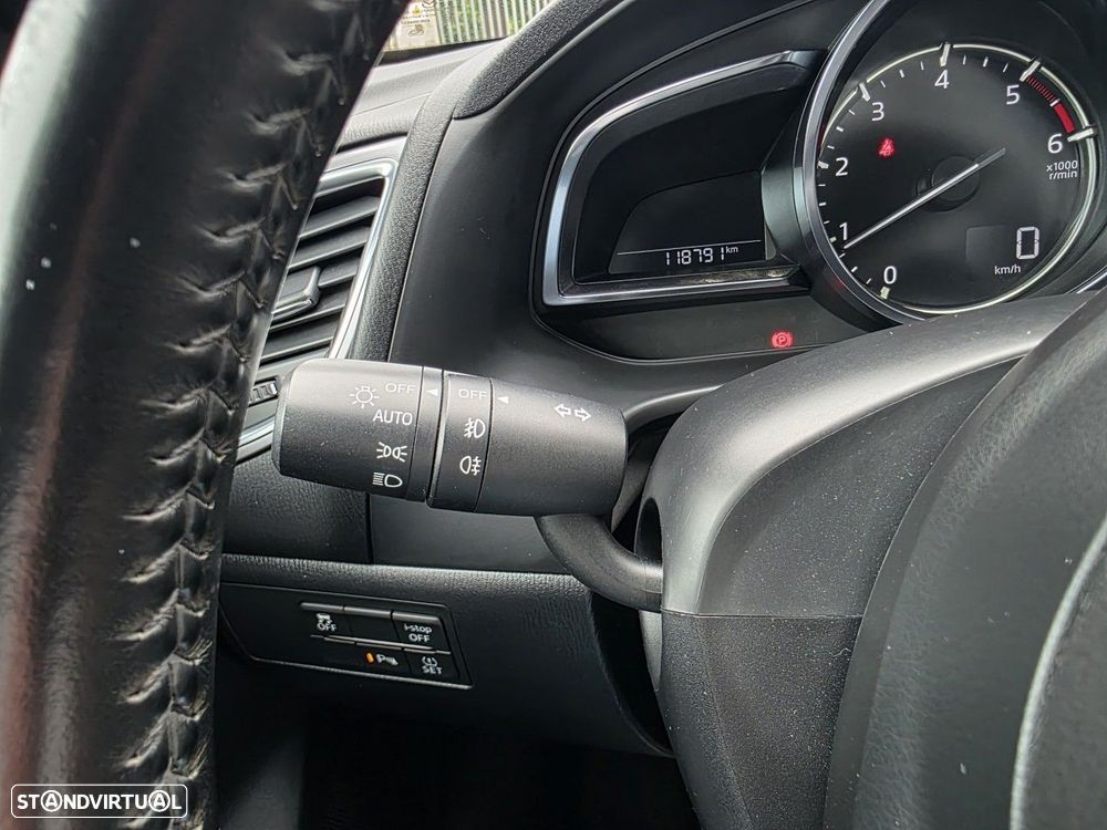Mazda 3 Hatchback 1.5 Sky-D Excellence - 27