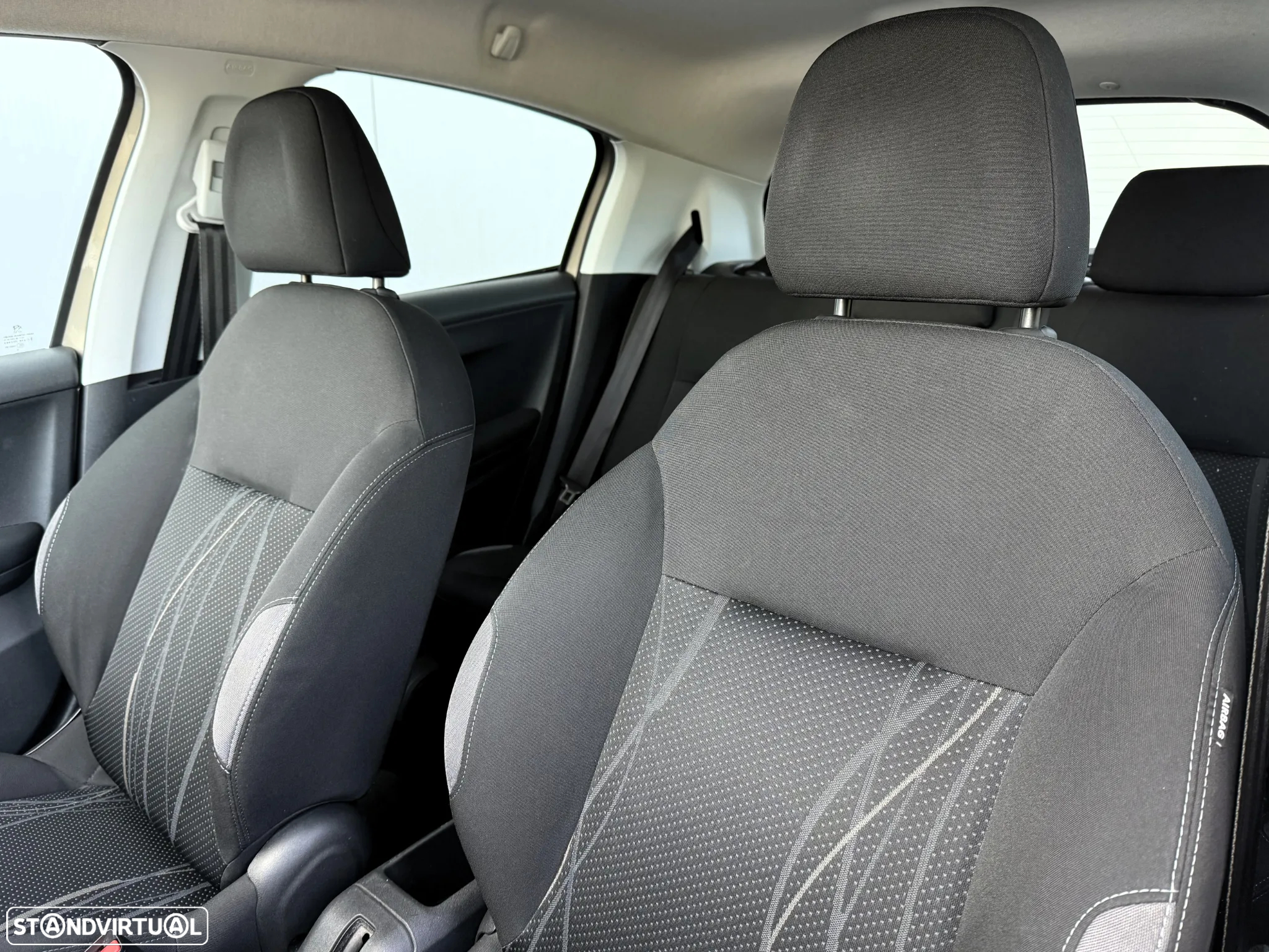 Peugeot 208 1.2 VTi Allure - 23