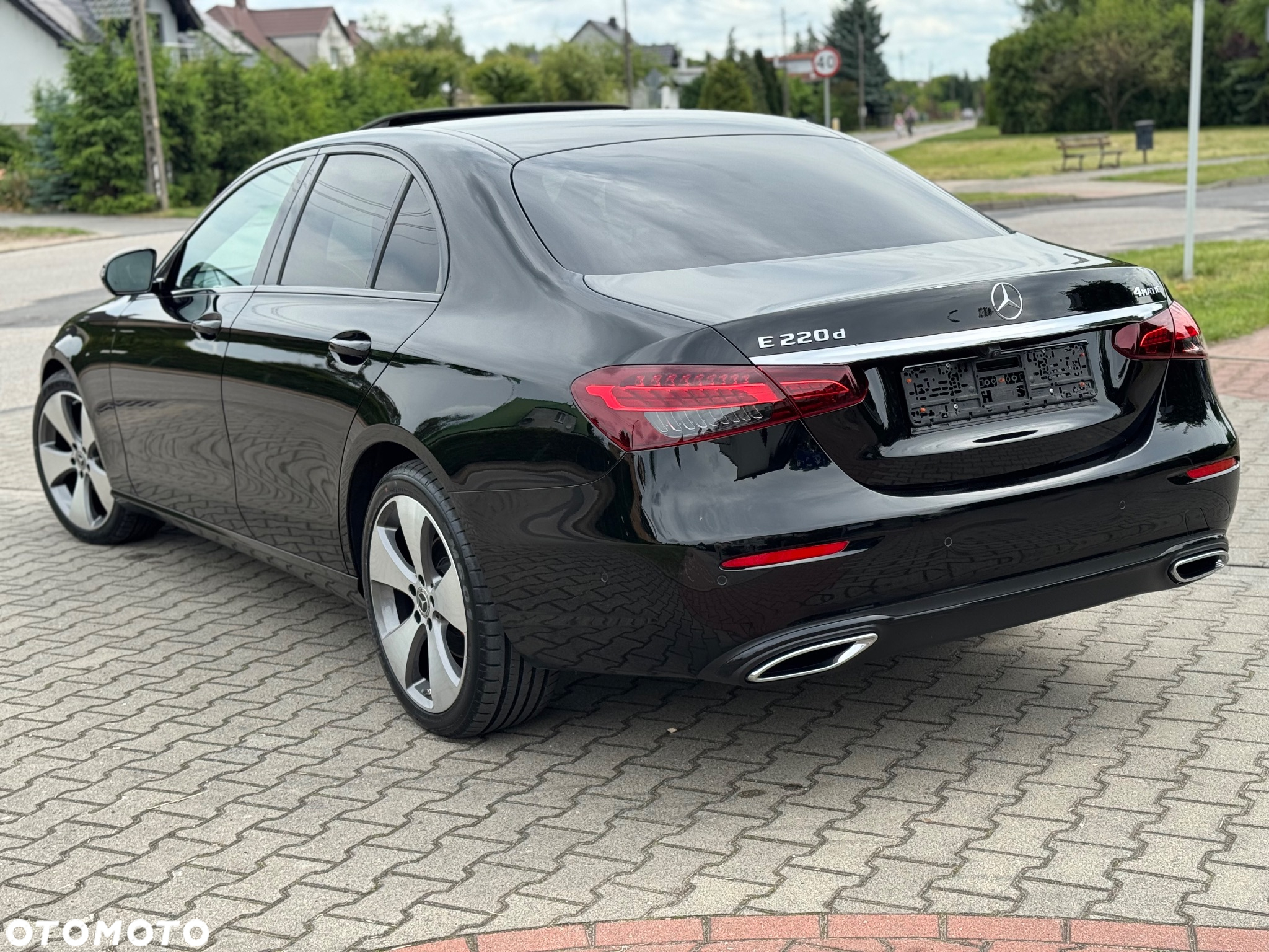Mercedes-Benz Klasa E 220 d 4Matic T 9G-TRONIC Avantgarde - 9