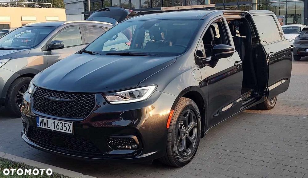 Chrysler Pacifica - 4