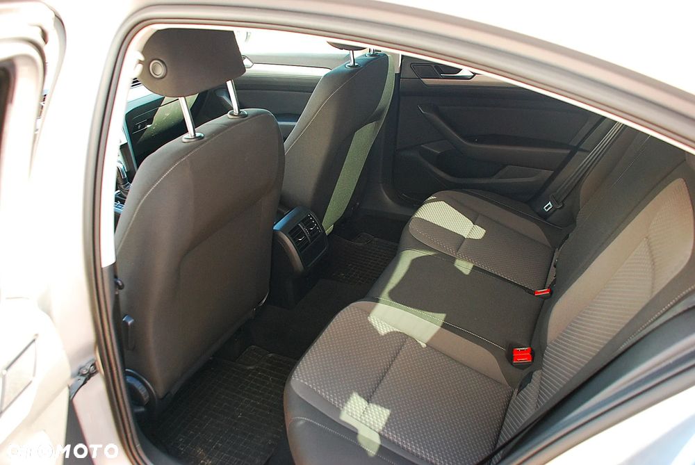 Volkswagen Passat 1.5 TSI EVO Trendline DSG - 23