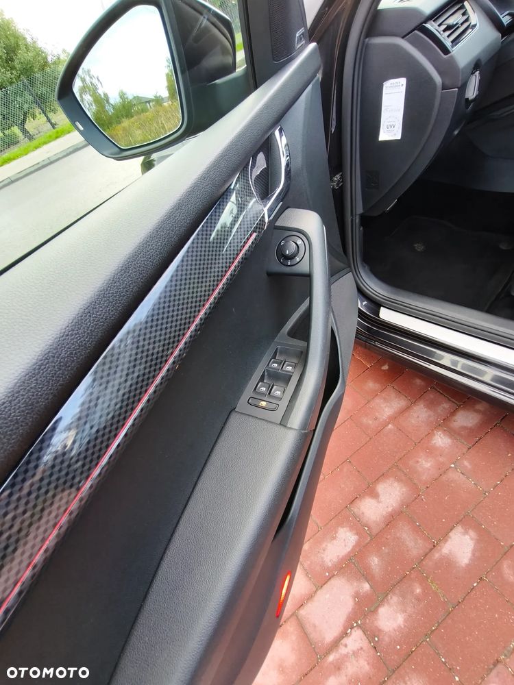 Skoda Octavia 2.0 TDI DSG RS - 22